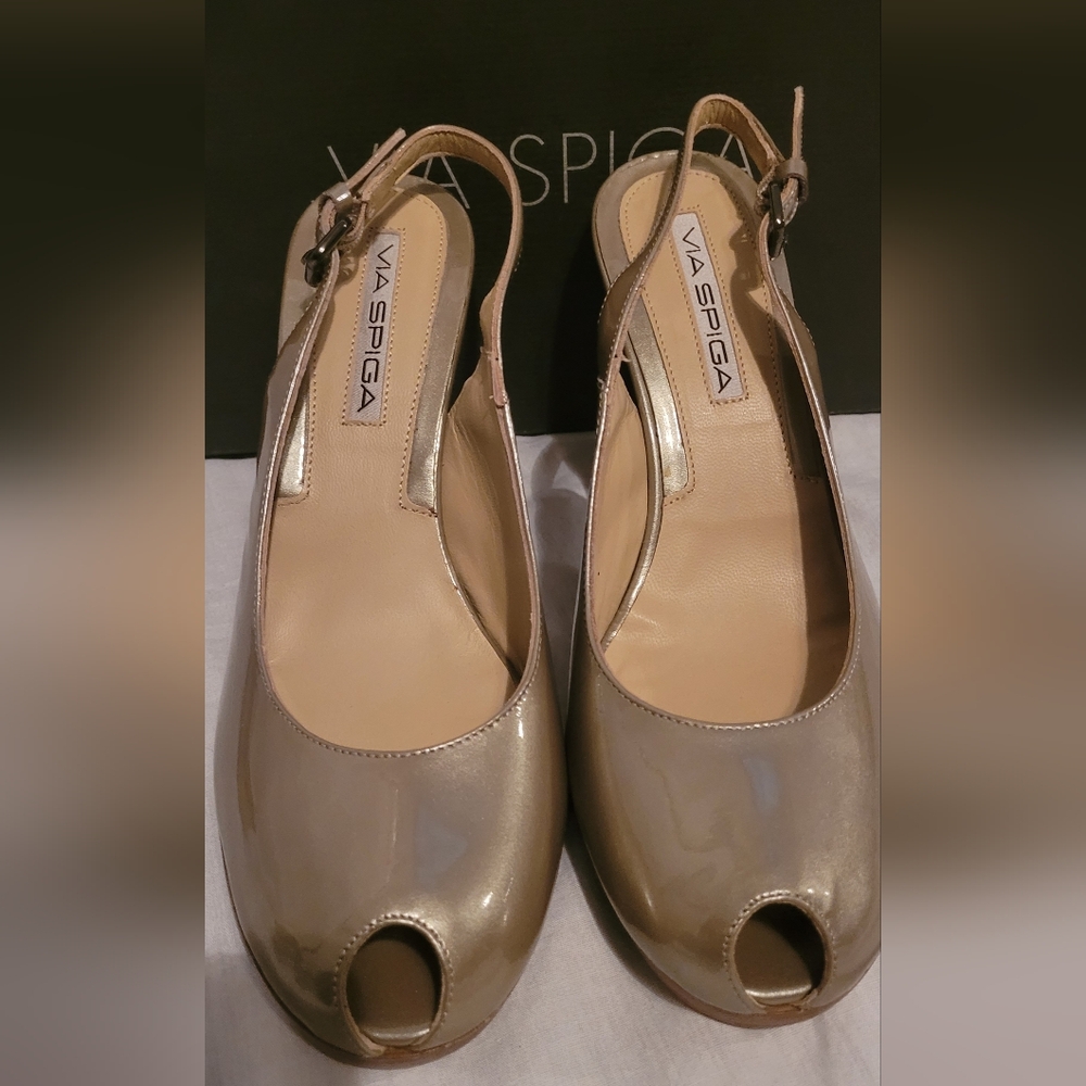 Via Spiga Tan (Lite Grey) Patent Leather Peep Toe Ankle Strap 7 1/2 Heels 7.5